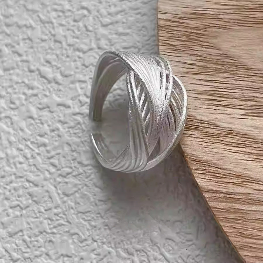 Women’s ring with innovative wave pattern and high-quality texture Nin Boutique