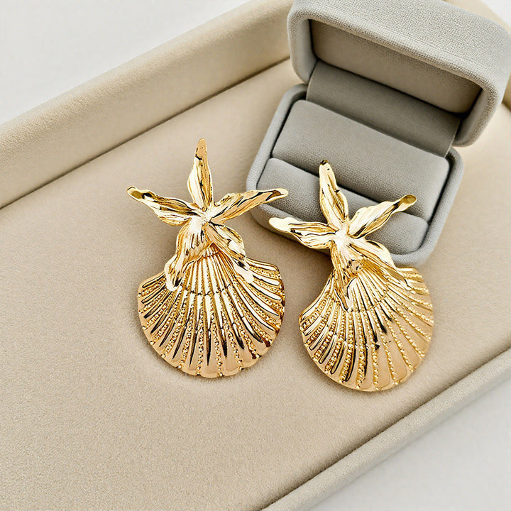 Women's earrings in luxurious shell design Nin Boutique