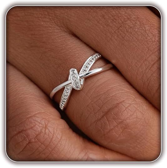 Women's functional ring with elegant cross design Nin Boutique