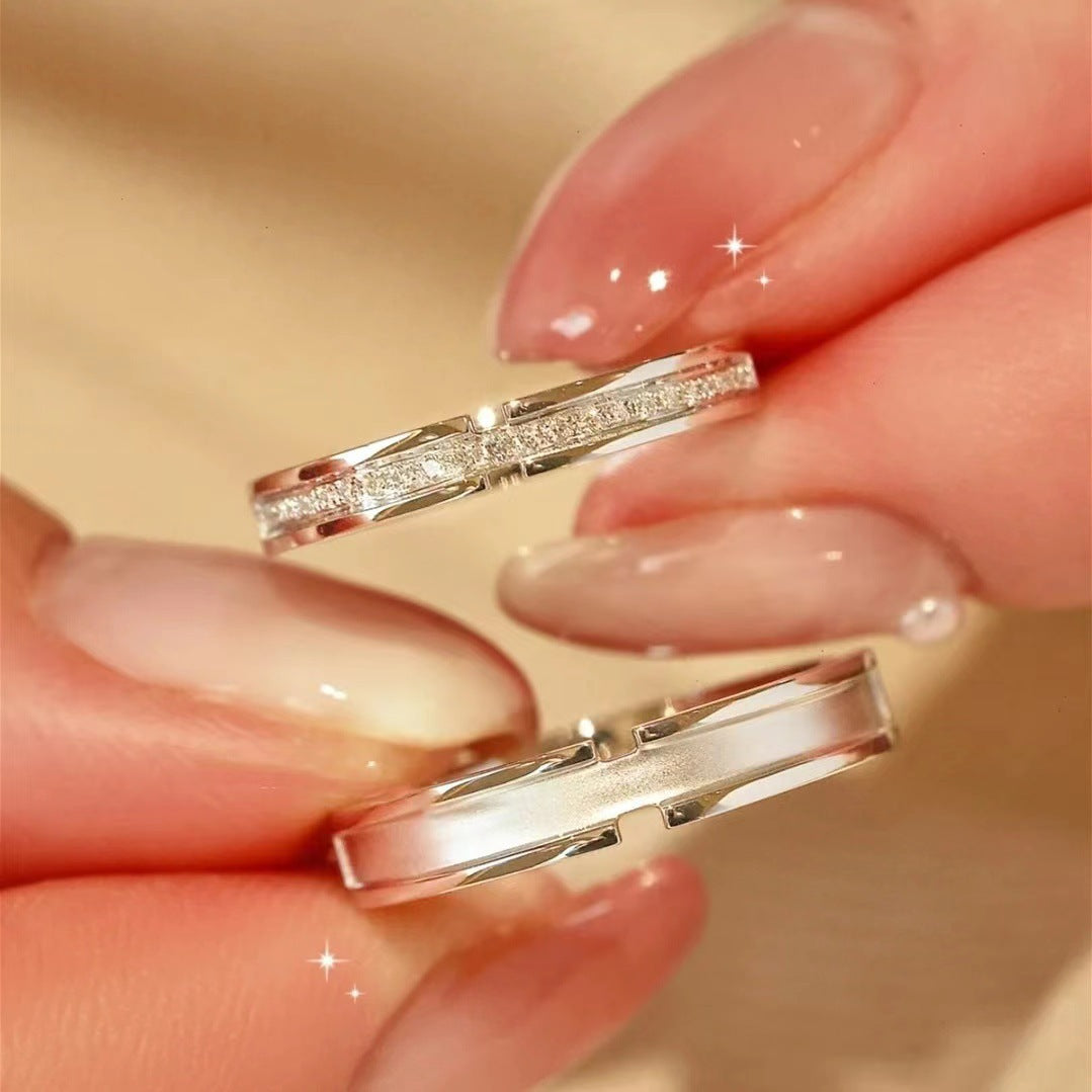 Women's ring with modern, structured design Nin Boutique