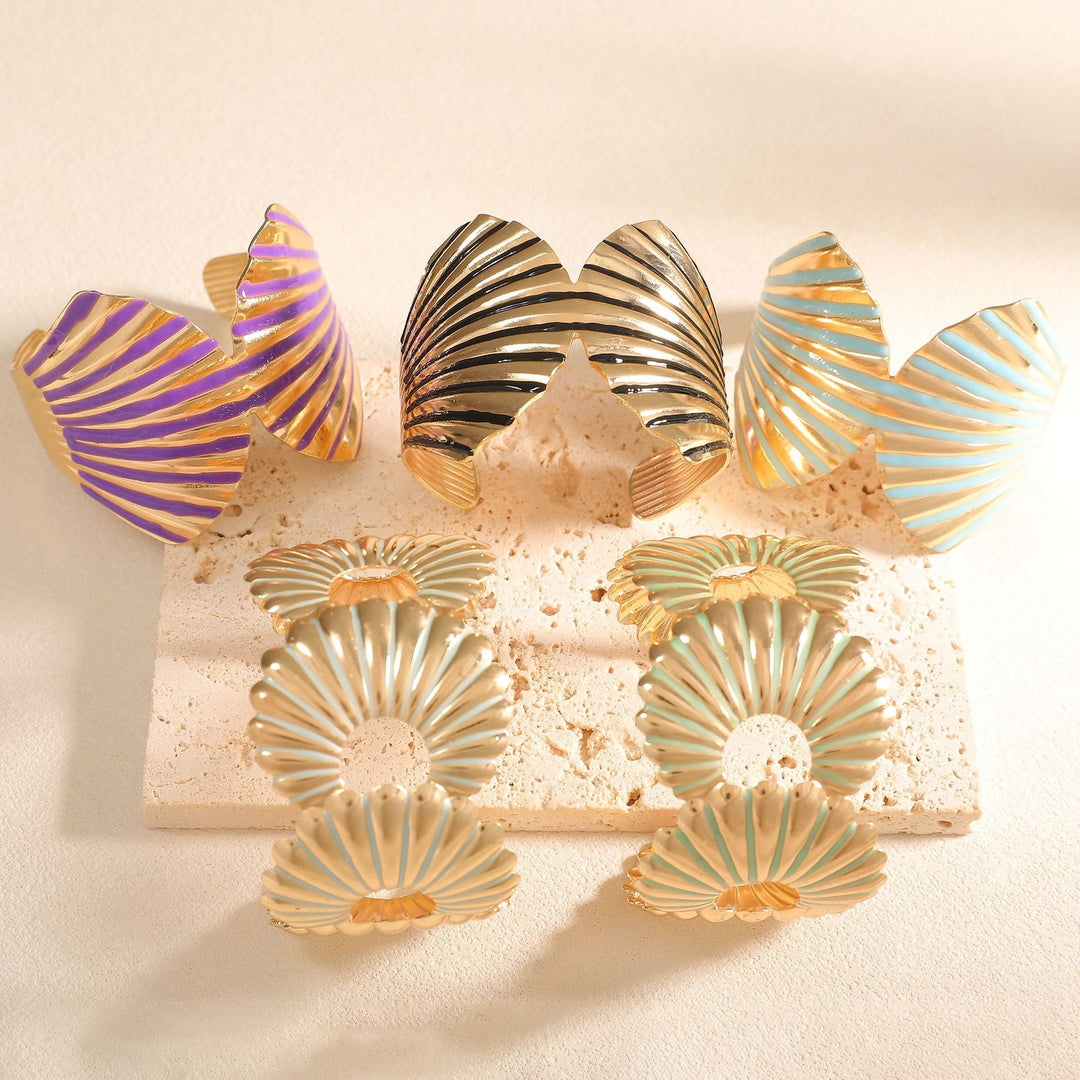 Ladies cuff with elegant shell design Nin Boutique