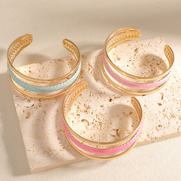 Women's Open Bangle with Artistic Relief Design Nin Boutique