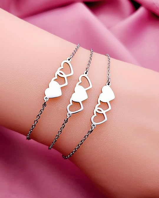 Women's anklet with playful heart motifs and delicate chain structure Nin Boutique