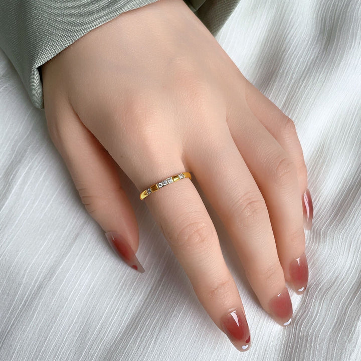 Ladies ring with sparkling zirconia stones and elegant design Nin Boutique