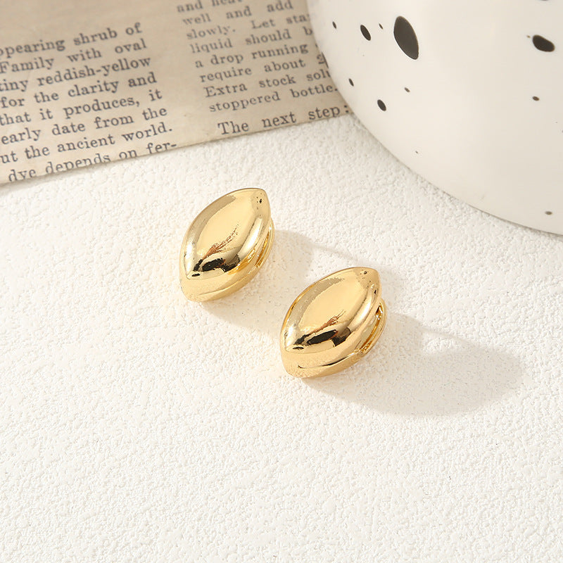 Women's stud earrings in luxurious gold design Nin Boutique