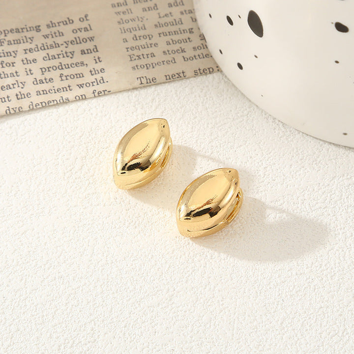 Women's stud earrings in luxurious gold design Nin Boutique