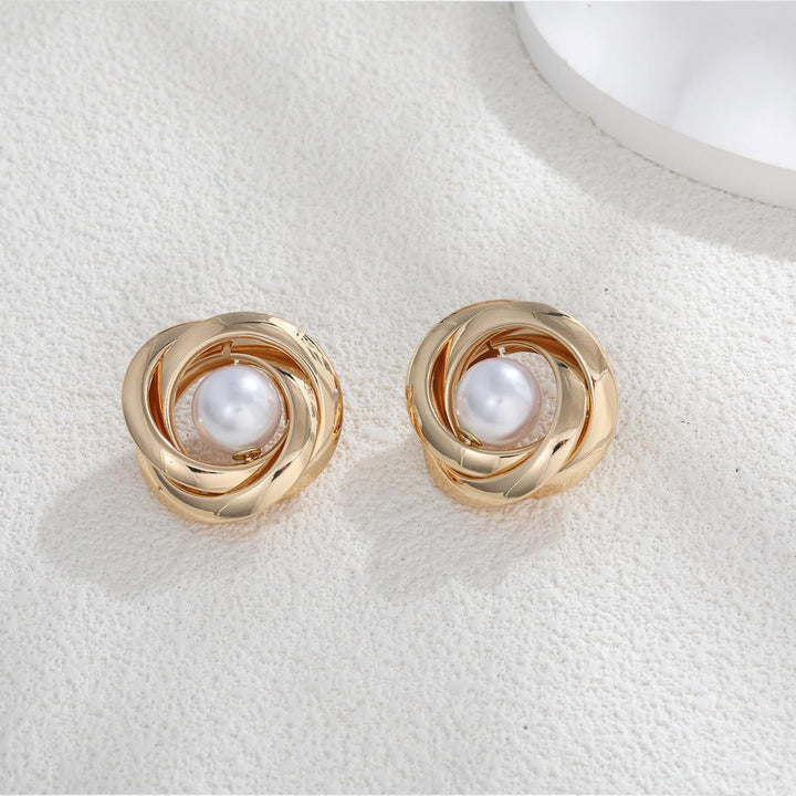 Women's pearl earrings with elegant gold frame Nin Boutique