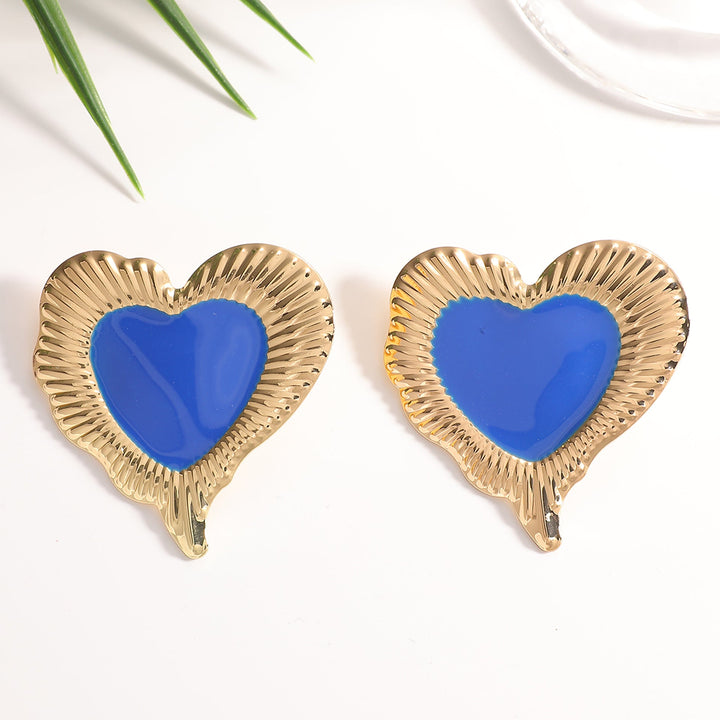 Ladies earrings in heart-shaped, glamorous design Nin Boutique