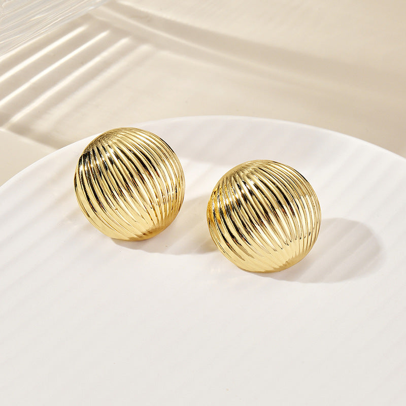 Women's earrings with elaborate scale pattern Nin Boutique