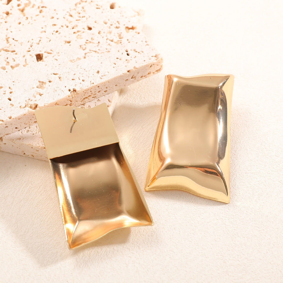 Ladies earrings with luxurious, curved design Nin Boutique