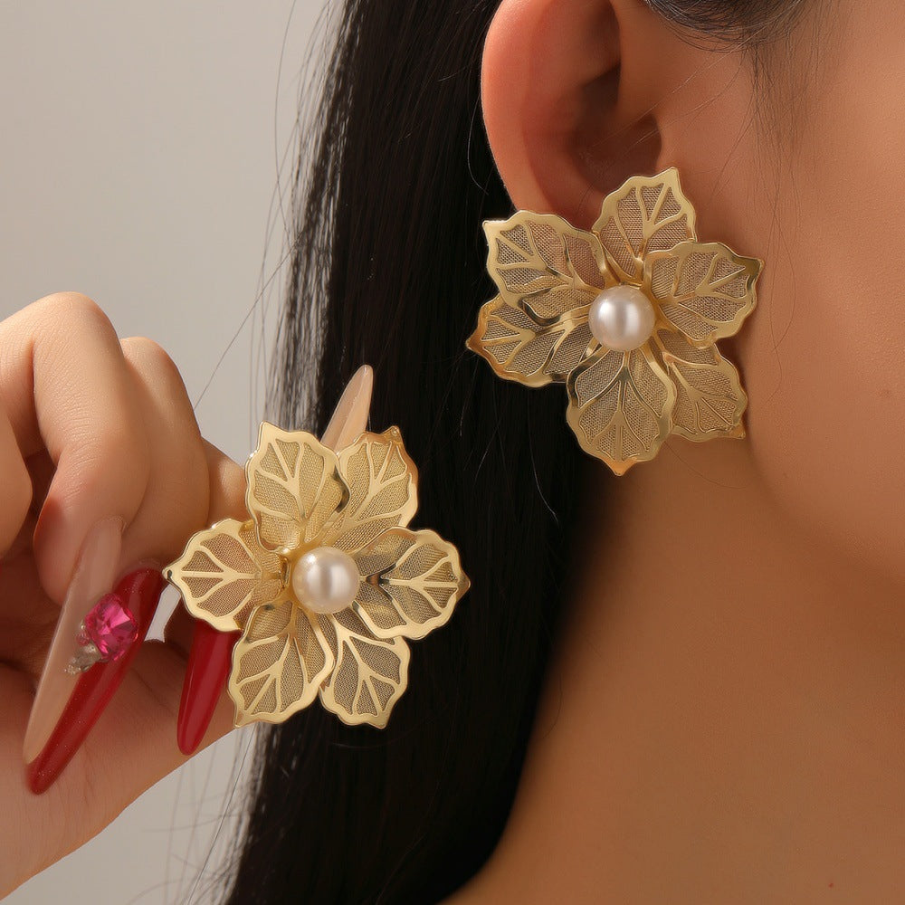 Women earrings in elegant shell shape Nin Boutique