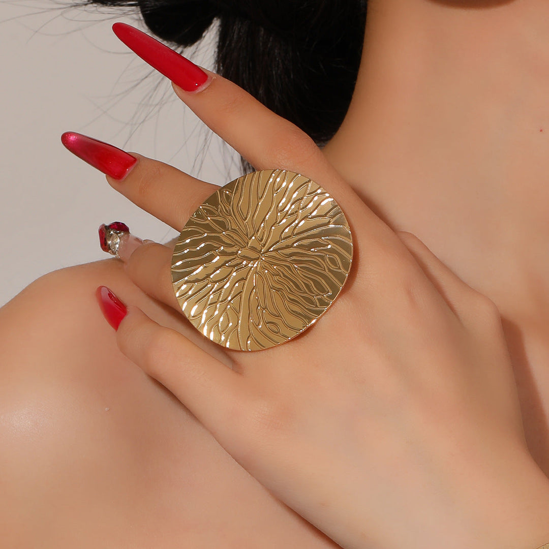 Ladies cuff bracelet with luxurious relief design Nin Boutique