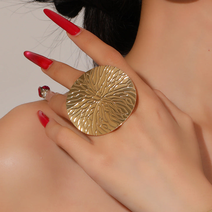Ladies cuff bracelet with luxurious relief design Nin Boutique