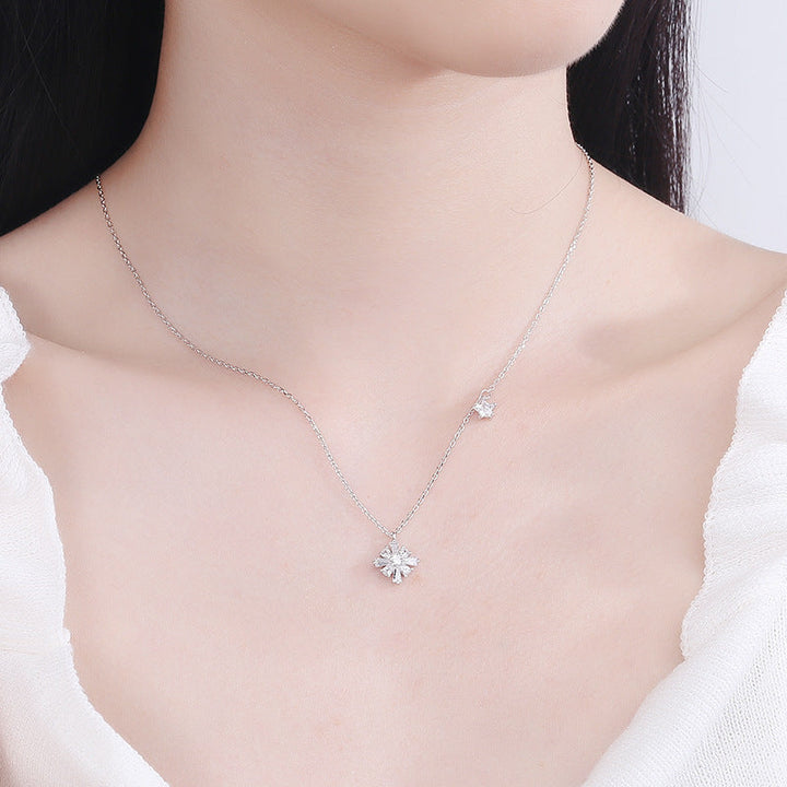 Women's necklace with sparkling snowflake pendant Nin Boutique