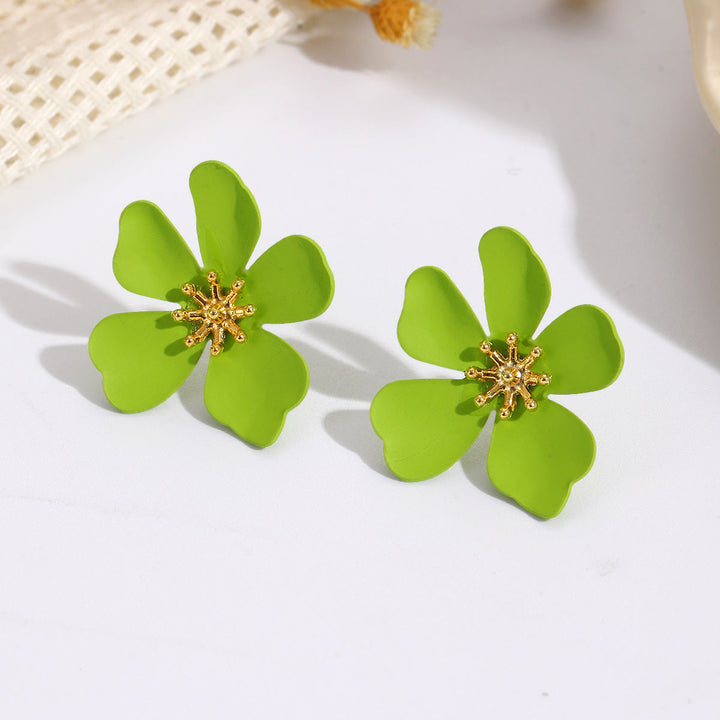 Women's earrings in floral design with shiny golden accent Nin Boutique