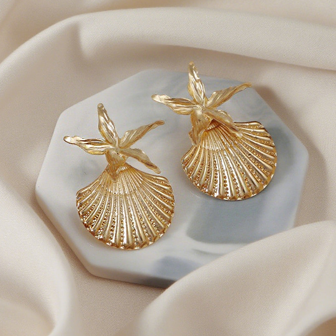 Women's earrings in luxurious shell design Nin Boutique