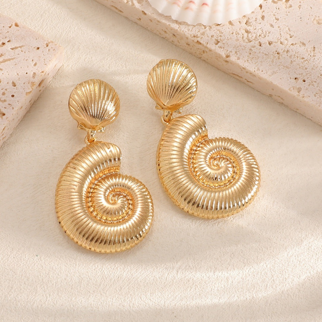 Ladies earrings in luxurious shell design Nin Boutique