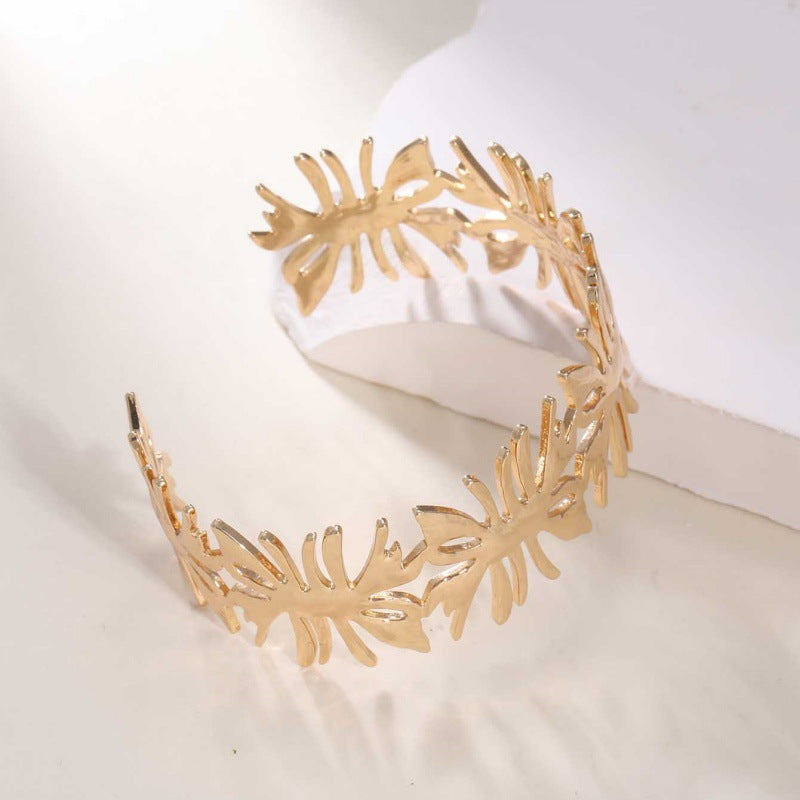 Women's Open Bangle with Elegant Wave Design Nin Boutique