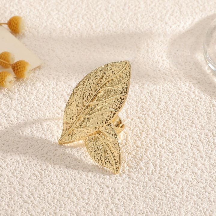 Ladies' bangle in artistic leaf motif Nin Boutique