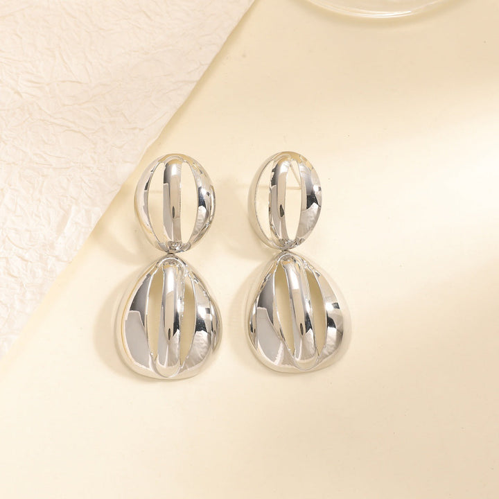 Ladies earrings with elegant, sculptural design Nin Boutique