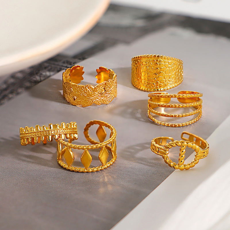 Ladies Ring in elegant crocodile design Nin Boutique