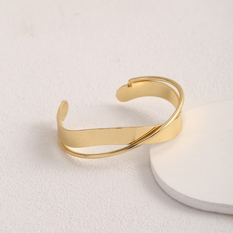 Women's Open Bangle in Minimalist Design Nin Boutique