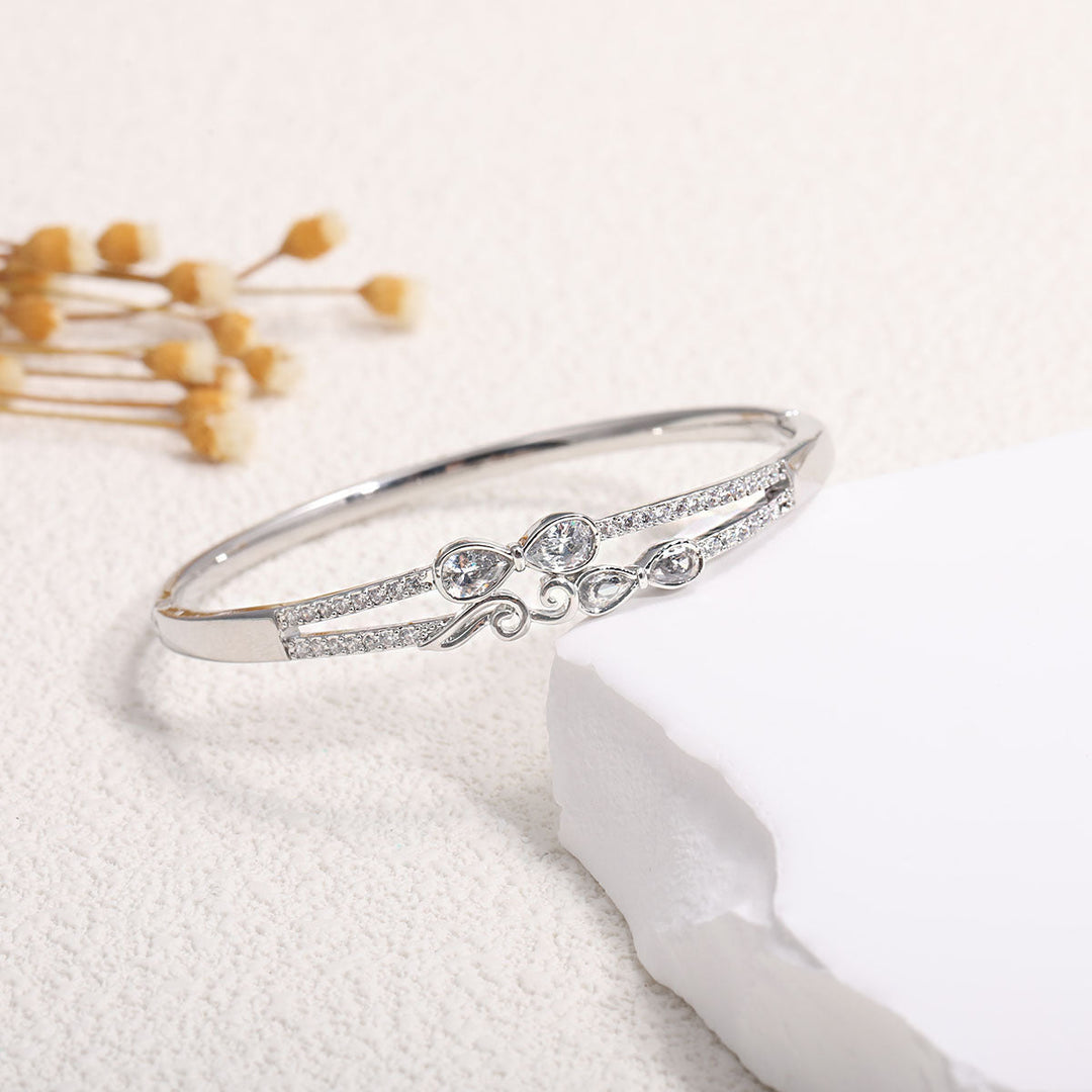 Women's bangle with artistic infinity symbol and sparkling zirconia Nin Boutique