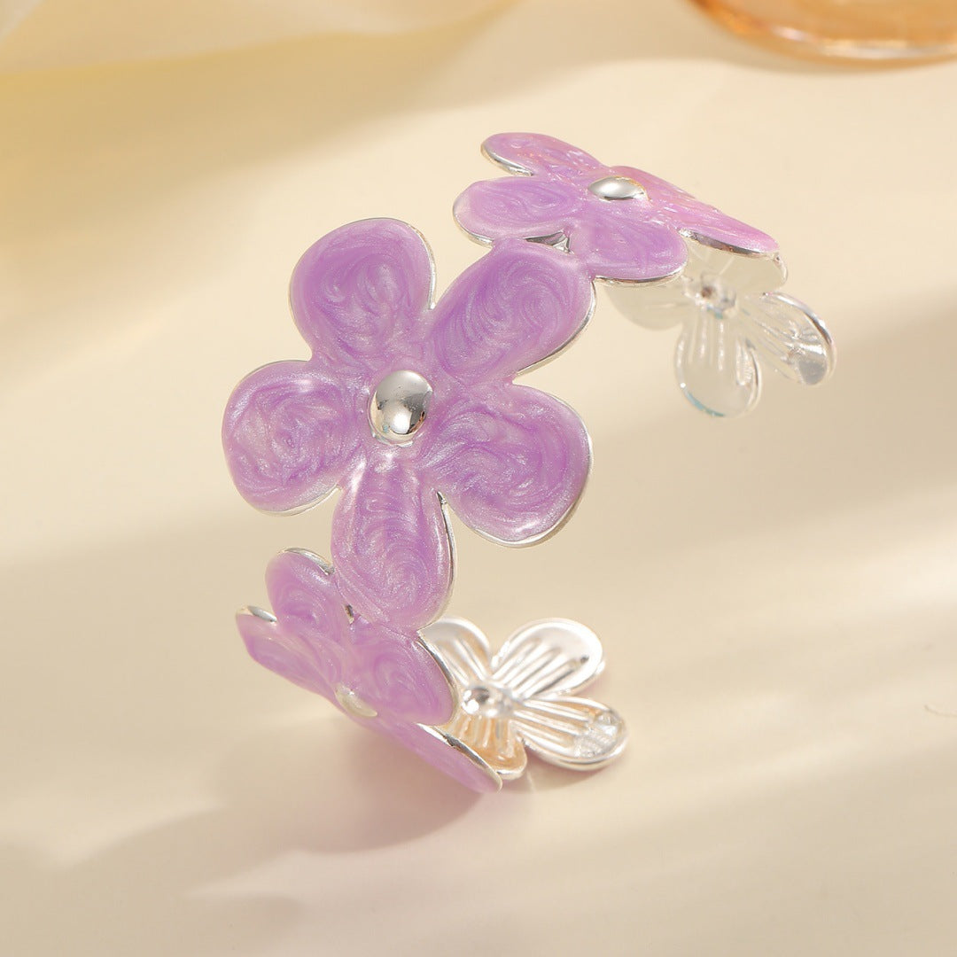 Ladies bracelet made of high-quality metal with floral design Nin Boutique