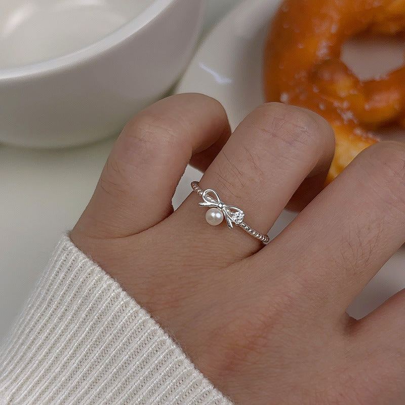 Women's ring with playful bow design and pearl accent Nin Boutique