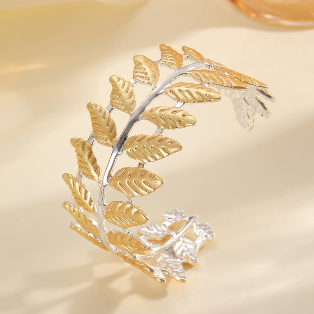 Ladies' bracelet in elegant leaf design Nin Boutique