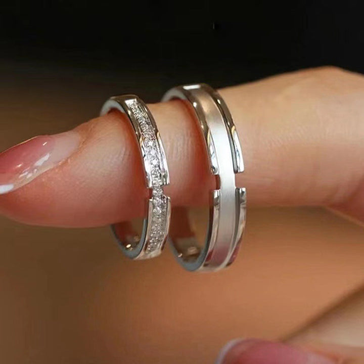 Women's ring with modern, structured design Nin Boutique