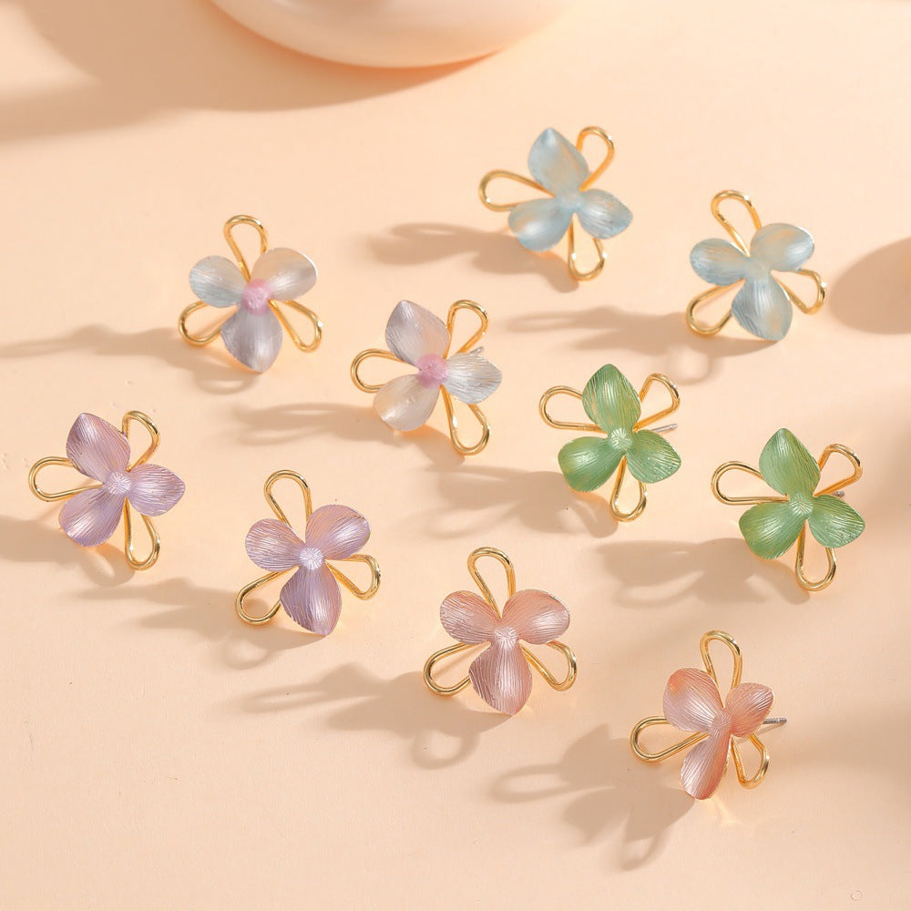 Ladies' earrings in floral design made of high-quality metal Nin Boutique