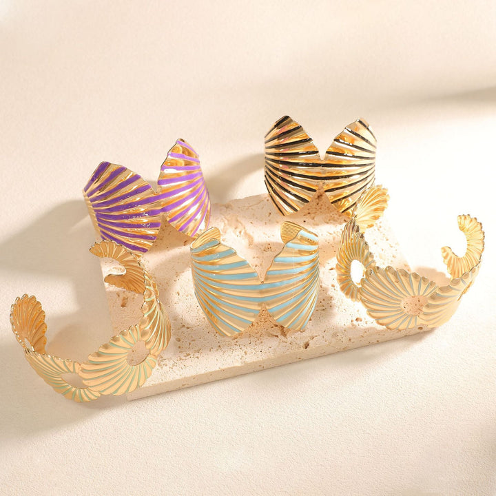 Ladies cuff with elegant shell design Nin Boutique