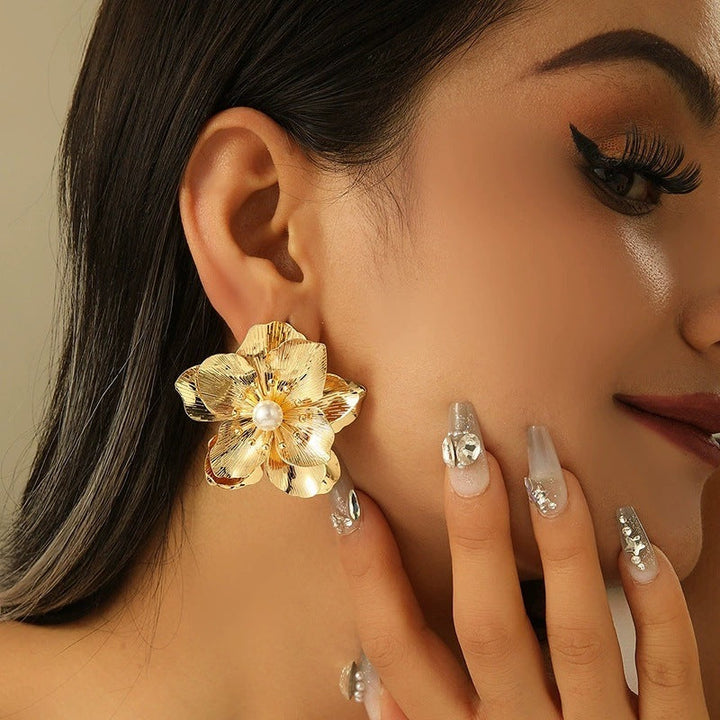 Women’s earrings with artistic floral motif and elegant pearl accents Nin Boutique