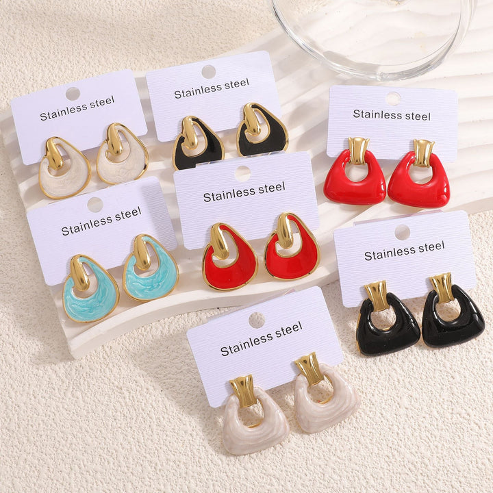 Ladies earrings in a modern, flowing design Nin Boutique