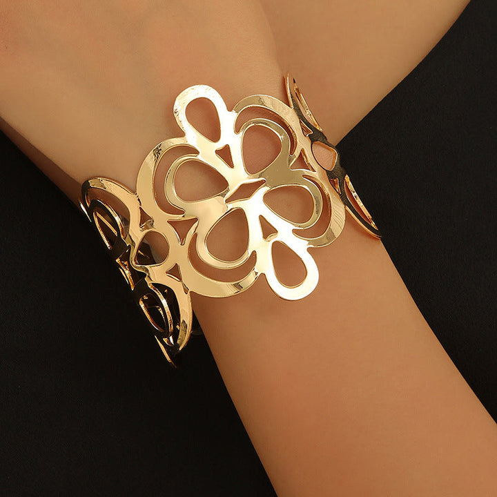 Women's Bracelet with Artistic Flower Design Nin Boutique