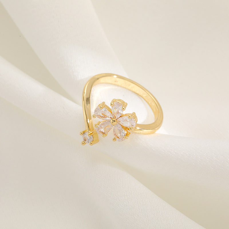 Women's ring with elegant floral design and sparkling zirconia Nin Boutique