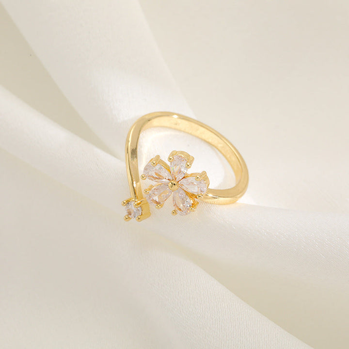 Women's ring with elegant floral design and sparkling zirconia Nin Boutique