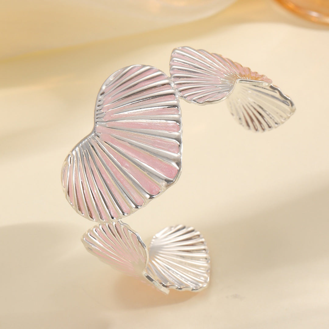 Women's bangle with elaborate shell motif Nin Boutique