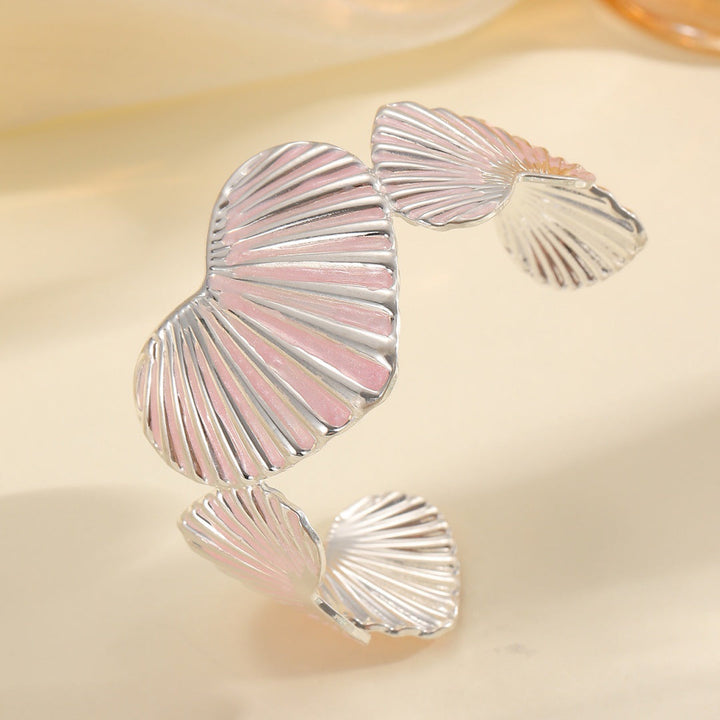 Women's bangle with elaborate shell motif Nin Boutique