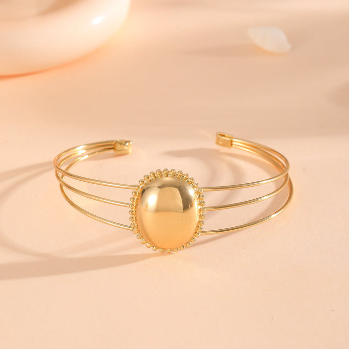Women's bangle with elaborate bow design Nin Boutique