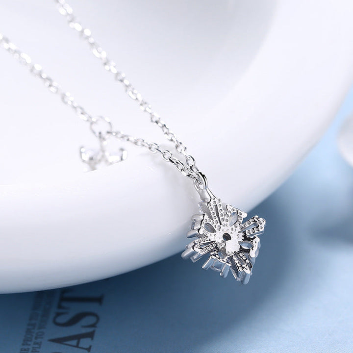 Women's necklace with sparkling snowflake pendant Nin Boutique