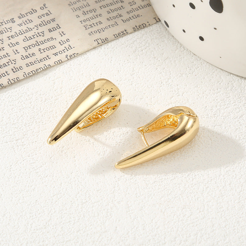 Women's earrings with elegant, curved design Nin Boutique