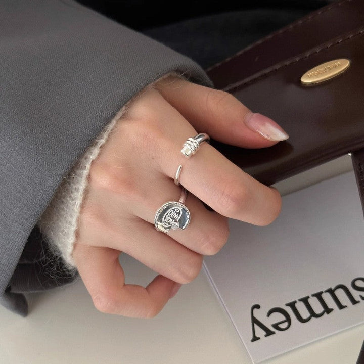 Women's ring with unique hand symbol and sparkling stone Nin Boutique