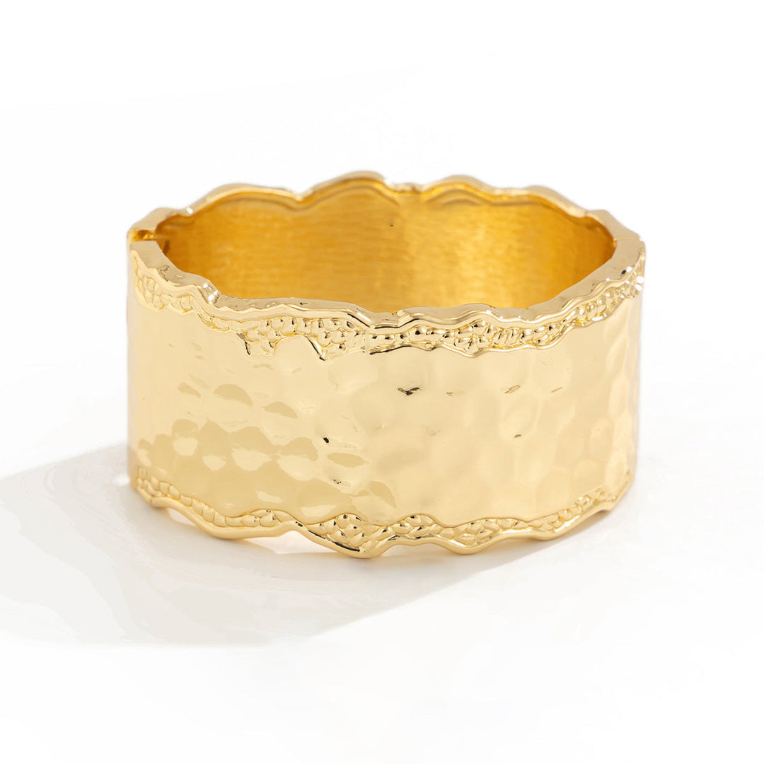 Ladies' bangle with elegant, curved design Nin Boutique