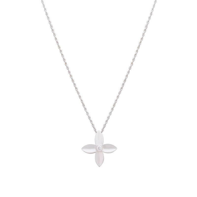 Women's necklace with elegant, floral pendant and fine link chain Nin Boutique