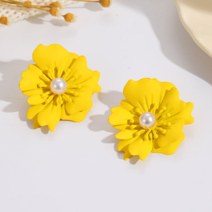 Ladies earrings with elaborate floral pattern Nin Boutique