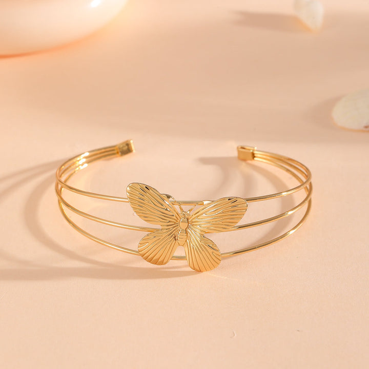Women's bangle with elaborate bow design Nin Boutique