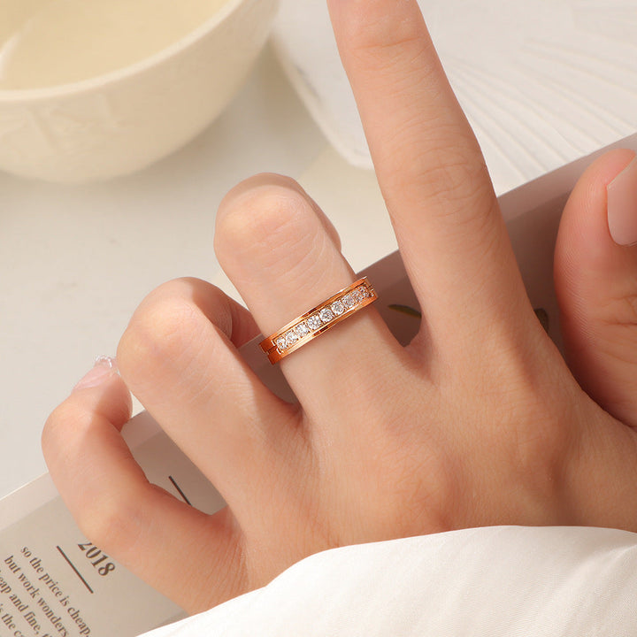 Women's Ring with elegant zirconia embellishment Nin Boutique