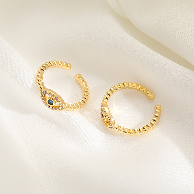 Ladies Ring with elegant eye stone application Nin Boutique